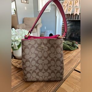 COACH purse!! Never used! In perfect condition!